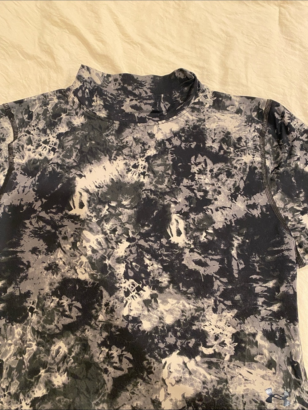 Under Armour Women’s Black White&Gray Tie-Dye Mock Neck Short Sleeve Crop Shirt
